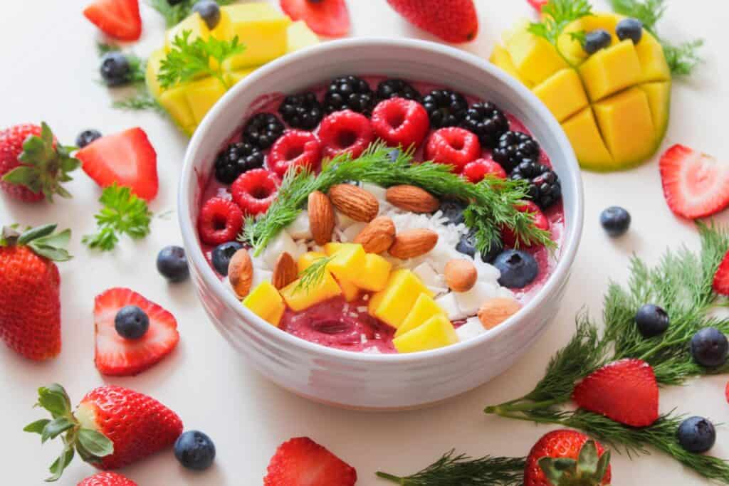 Weight loss. A bowl of various fruits which are cut into small pieces. what is thrive diet.